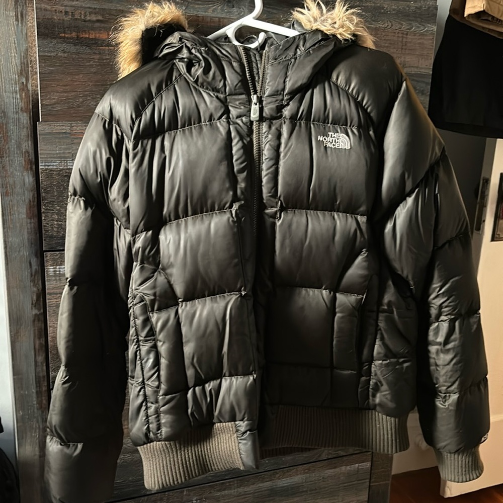 Like new Northface jacket with a removable fur hood:
